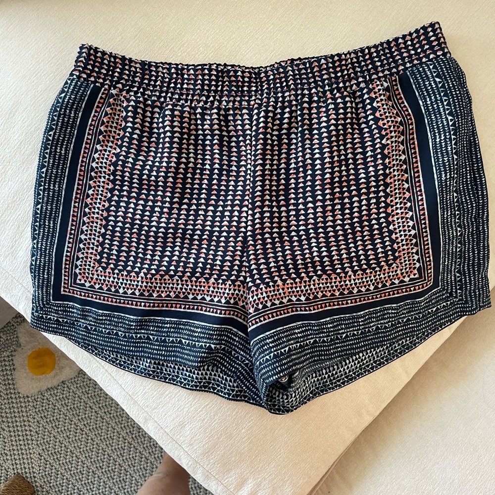 BcbgMaxazria printed short 💖